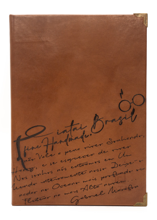 iatai-brasil-ia03.08.027.20-Agenda-Artesanal-em-Couro-chocolate-e-folhas-Soft-Gold-manuscrito-02