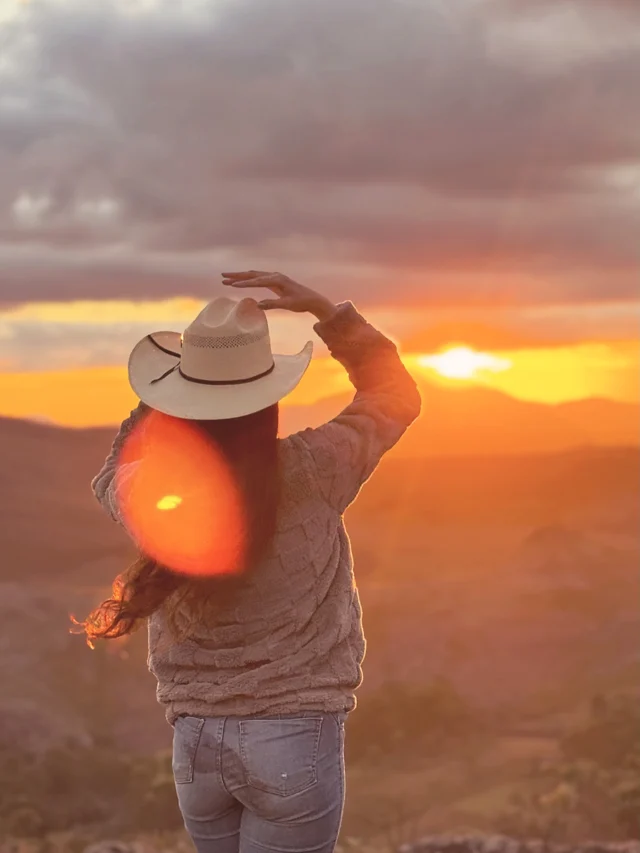 Na iATAi Brasil, nada é comum.
Cada peça nasce de uma história, de um pedido único, de um sonho que merece ser vivido do seu jeito.Somos feitos de essência country, tradição que atravessa o tempo e se reinventa em cada detalhe.
Aqui, o personalizado não é tendência, é propósito.
A qualidade não é promessa, é compromisso.Criamos peças que carregam identidade, emoção e verdade.
Nada em série. Nada igual.
Tudo pensado especialmente para você, porque sua história merece ser única.iATAi Brasil não veste apenas o corpo.
Veste sentimentos, conquistas e raízes.iATAi Brasil — exclusivo como sua história.www.iataibrasil.com